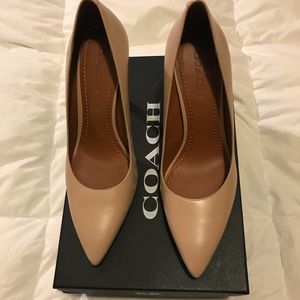 Women’s nude coach pumps